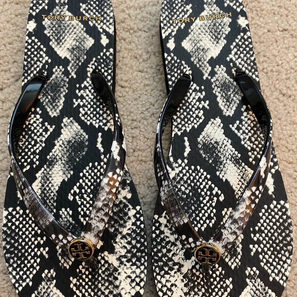 tory burch thin flip flop